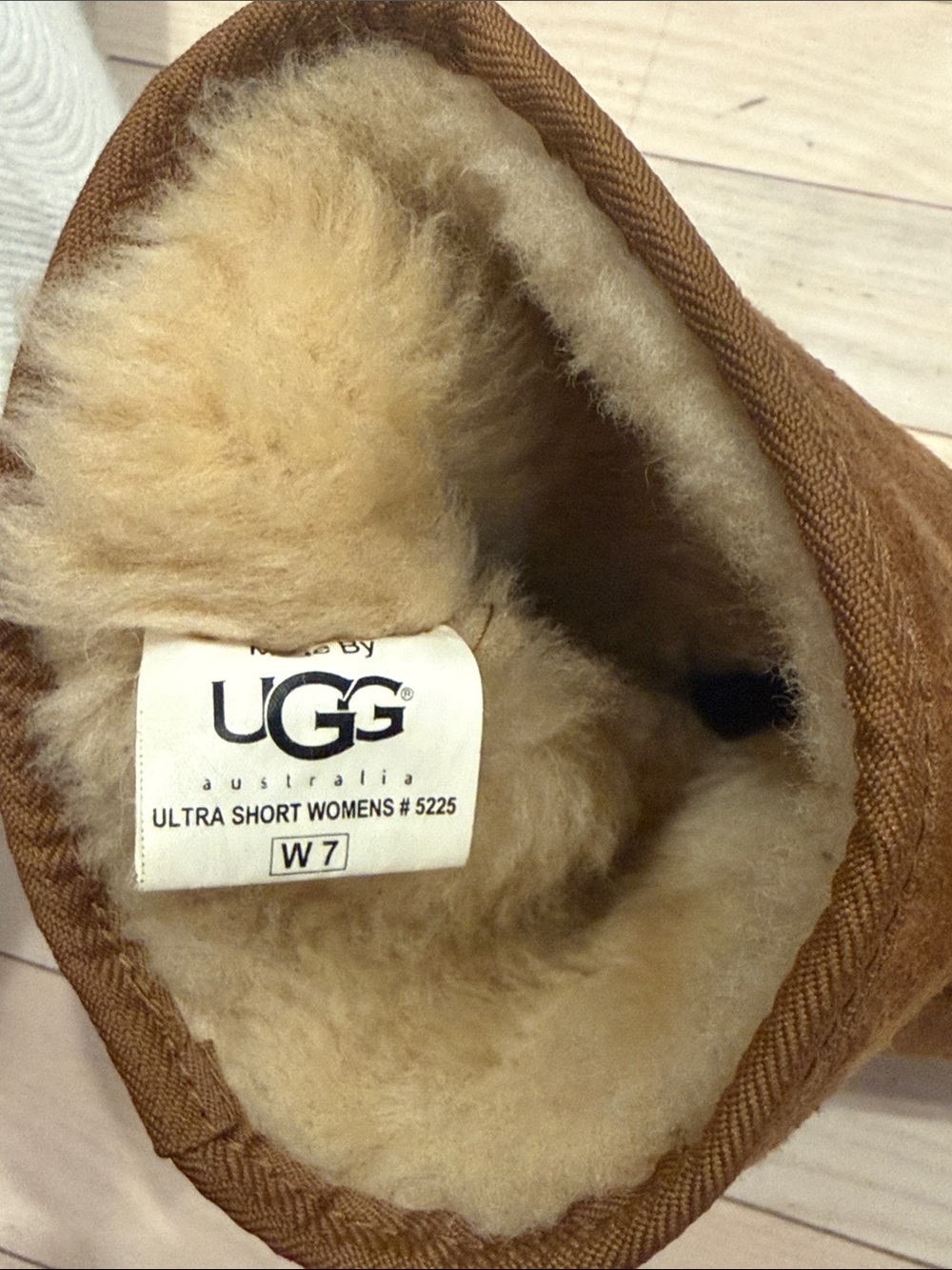Vintage UGG Classic Short Lug Boots - Picture 5 of 5